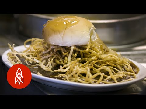 Video Trying the Chow Mein Sandwich