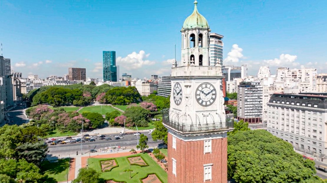 The Torre de los Ingleses clock tower is a legacy of connections to Britain.