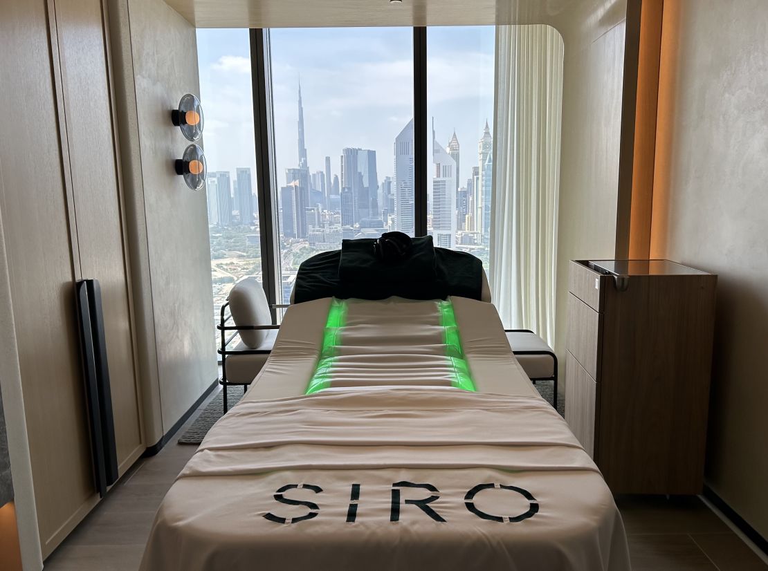 The vibroacoustic therapy is like a hi-tech gong bath: the waterbed carries vibrations all over the body for a touchless massage, while the noise-cancelling headphones immerse the guest in a soothing, meditative soundscape.